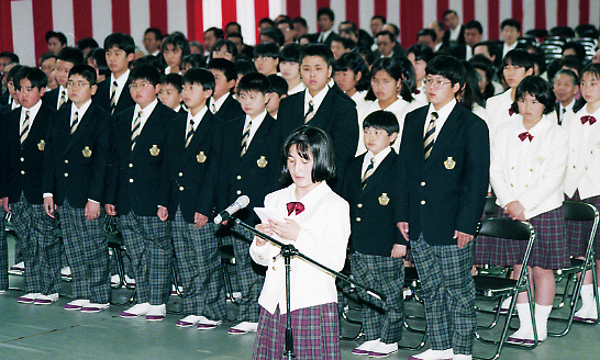 第１回中学校入学式における入学者代表宣誓。 （平成８年４月８日）