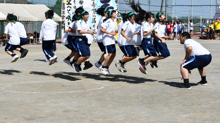 大縄跳び（1年2組）