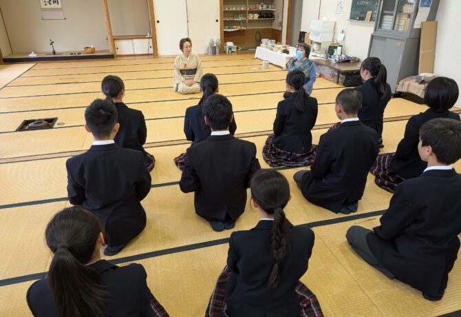 【中学】１年２組茶道教室