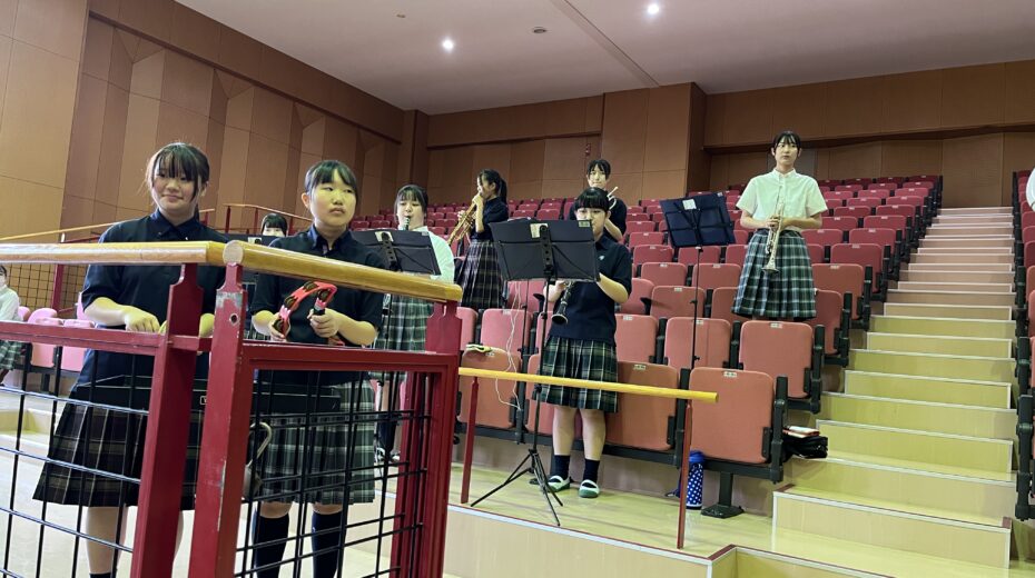 壮行式にて演奏する吹奏楽部②