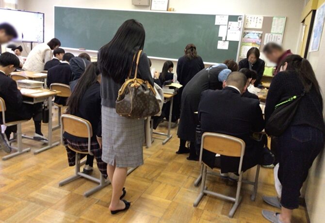 【中学】授業参観・懇談会