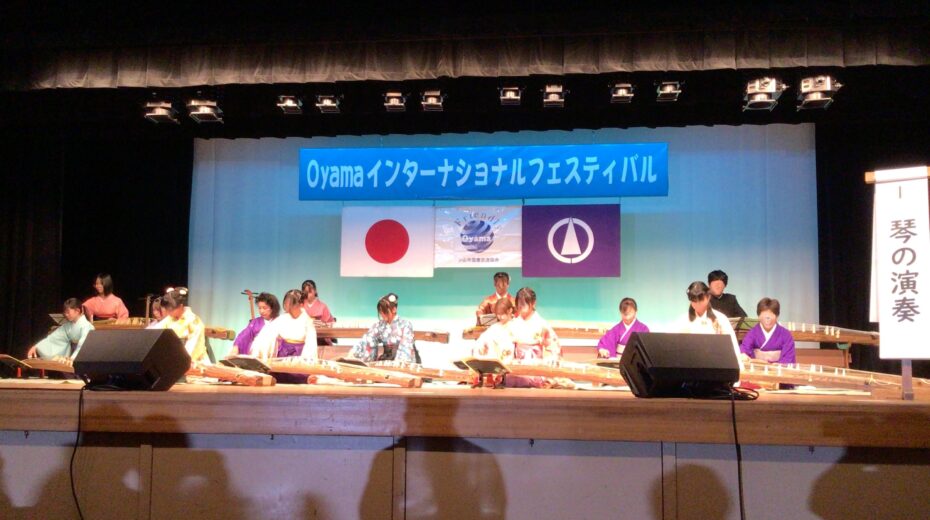 「さくら幻想曲」と「紅蓮華」を演奏