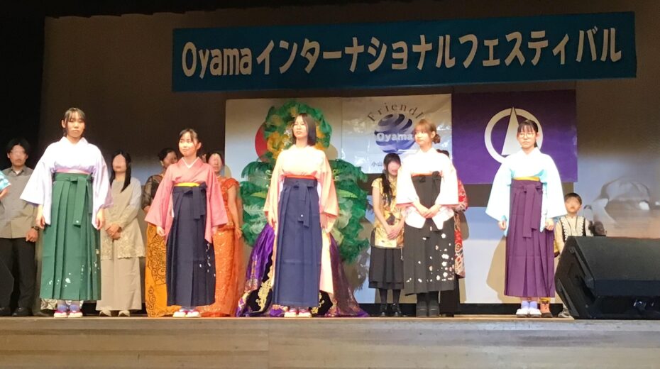 民族衣装ファッションショー