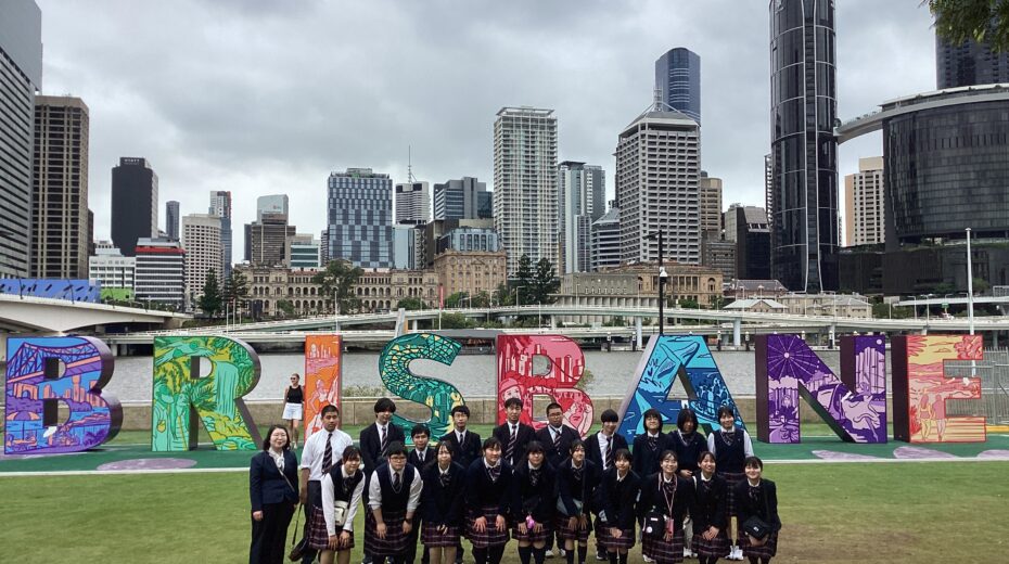 「BRISBANE」の前で(2組)